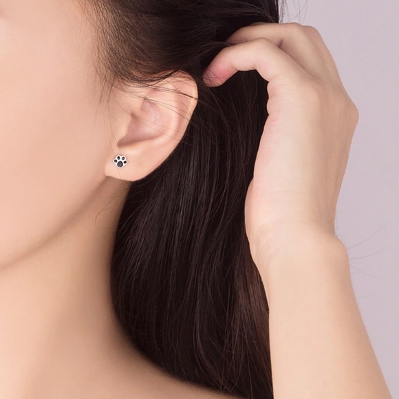 🌟 Sterling Silver 925 Paw 🐾 Stud Earrings - Picture 5 of 5